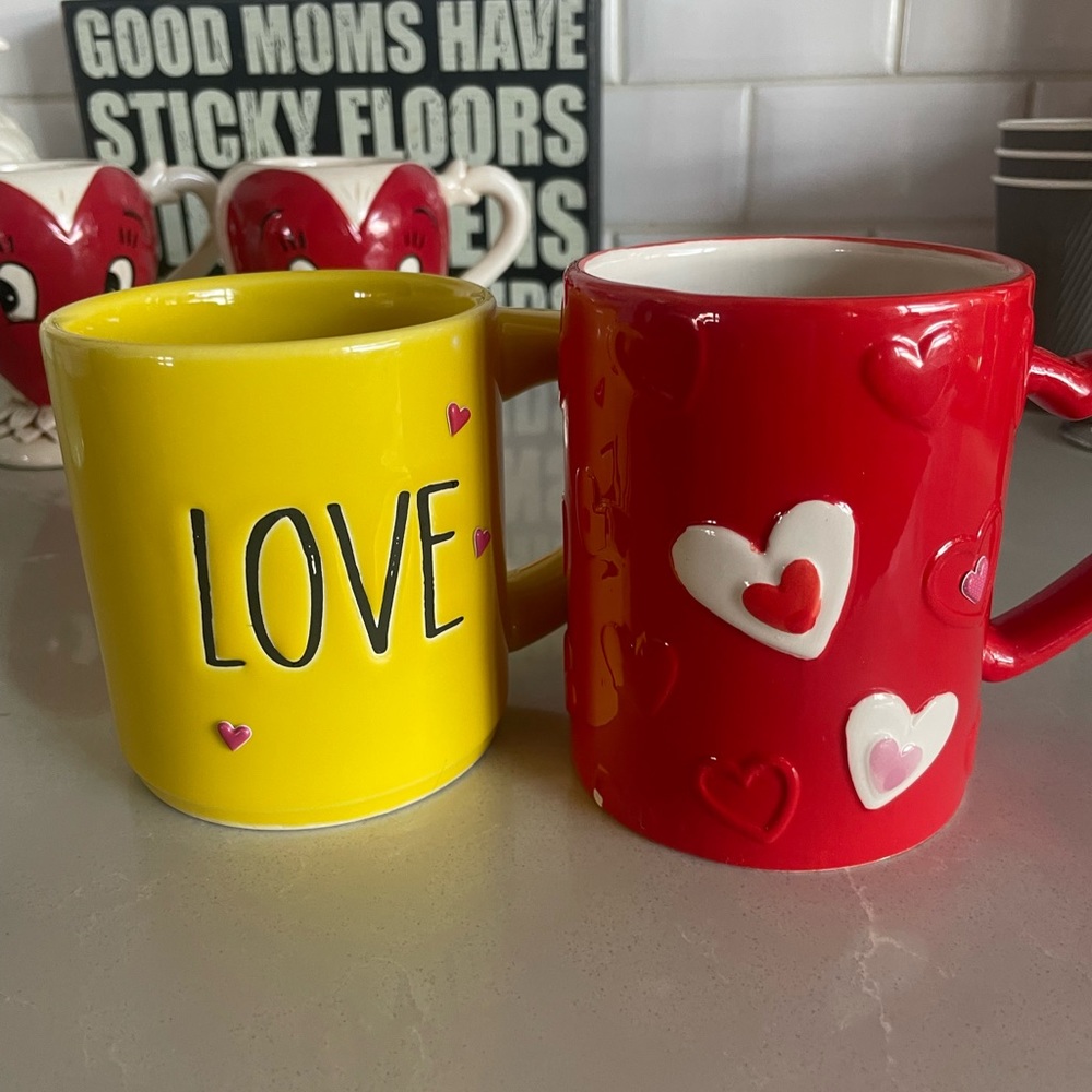 Yellow red Valentine heart mug lot x2 coffee tea